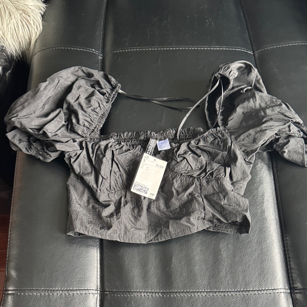 H&M NWT   Women's Black  top